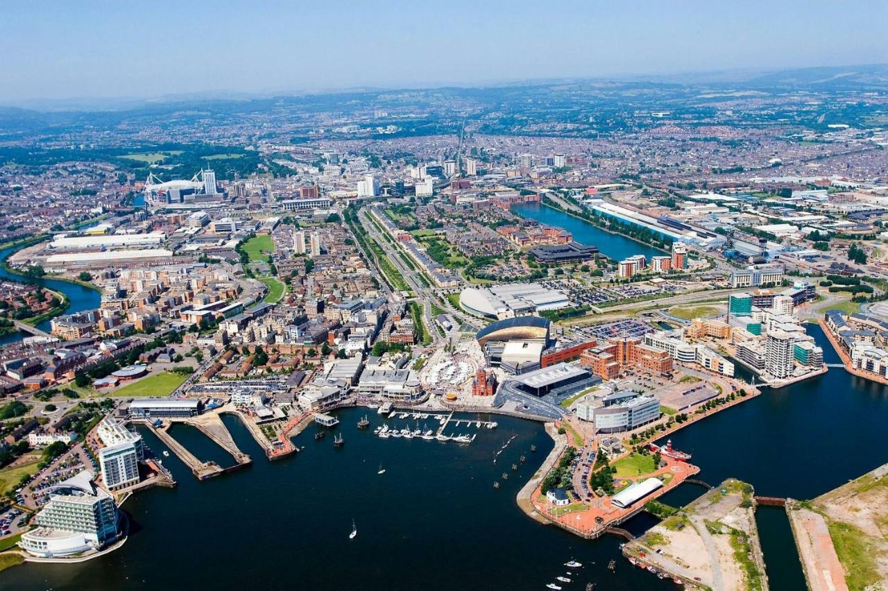 Apartment With Roof Terrace Close To City Centre Cardiff Eksteriør billede