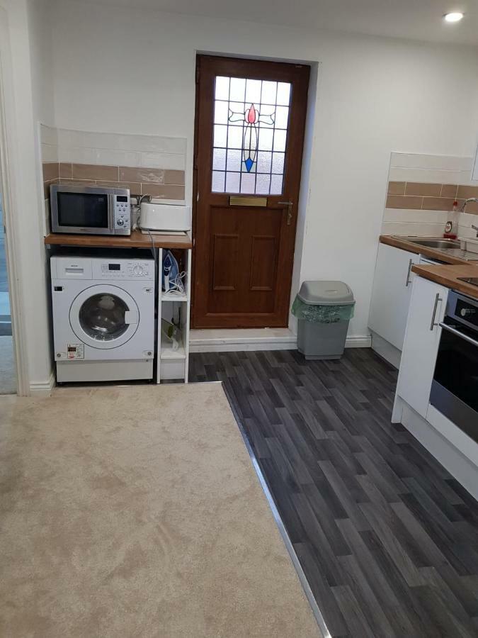 Apartment With Roof Terrace Close To City Centre Cardiff Eksteriør billede